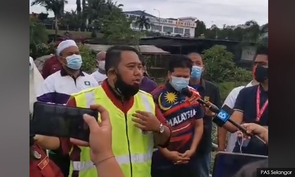 Water cuts: PAS protests at factory, minister promises tougher laws