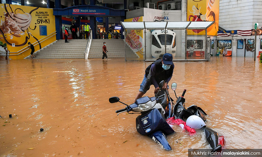 Floods lumpur flash kuala Malaysia: Travel