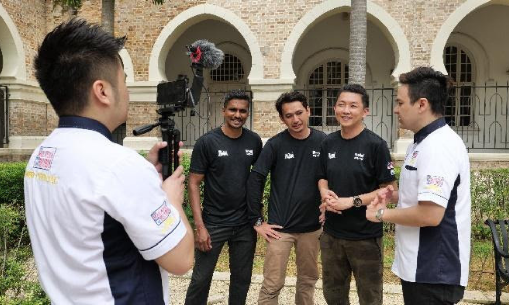 Three Malaysian Photographers break the national record of 27 hours non-stop thematic outdoor photography in Kuala Lumpur