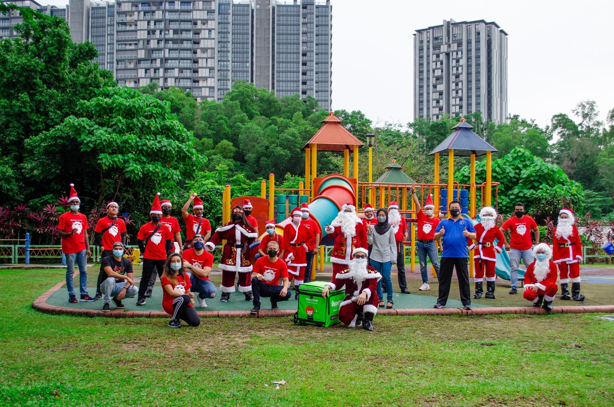 HappyFresh and Dreamr delivered Christmas presents to 100 children with autism