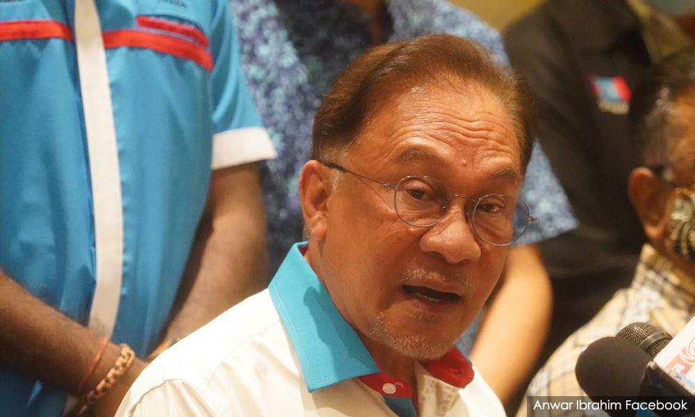 'King's prerogative', Anwar says when questioned if Umno can make him PM