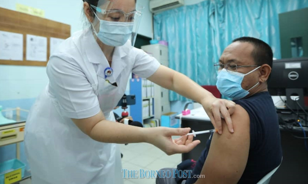 Three media practitioners among 132 frontliners in S'wak vaccinated for Covid-19