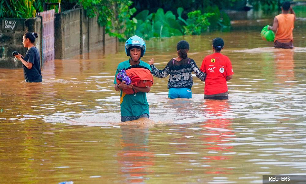 Indonesia death toll reaches 55 from floods, 40 missing