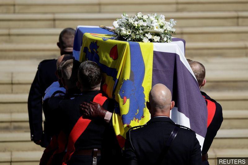 Queen Elizabeth stands alone to bid farewell to her 'strength' Philip