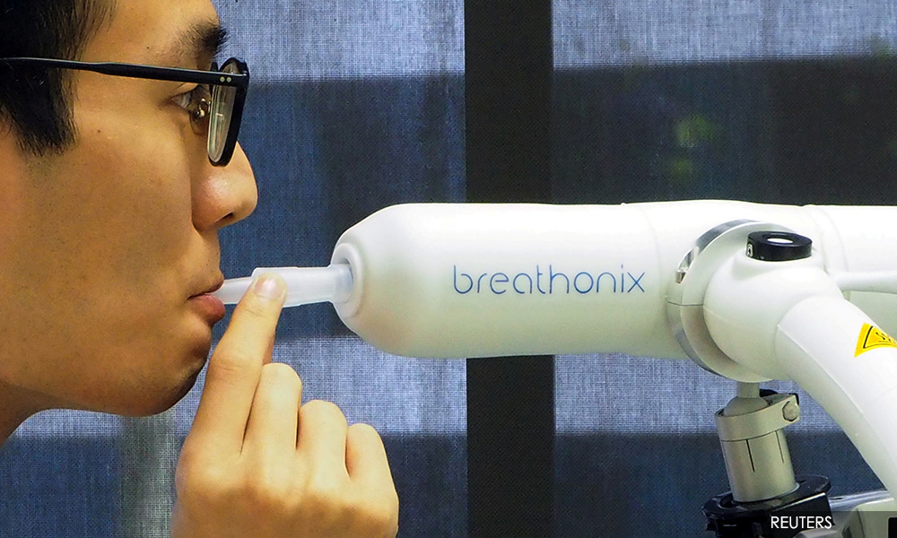 S'pore provisionally approves 60-second Covid-19 breathalyser test