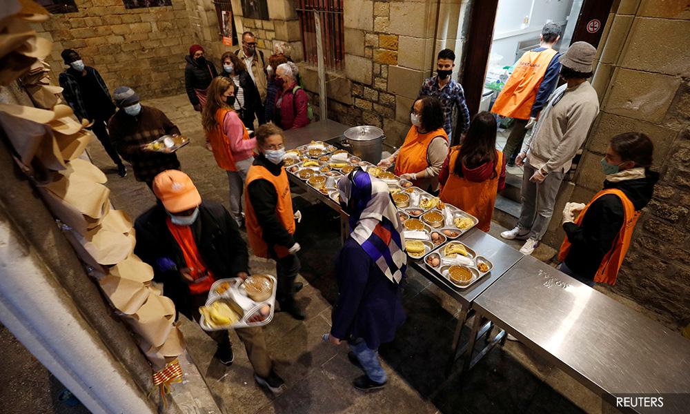 'We are all the same' - Barcelona church opens doors to Ramadan dinners