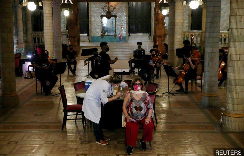 Mass vaccination creates healthy oasis in Brazilian city