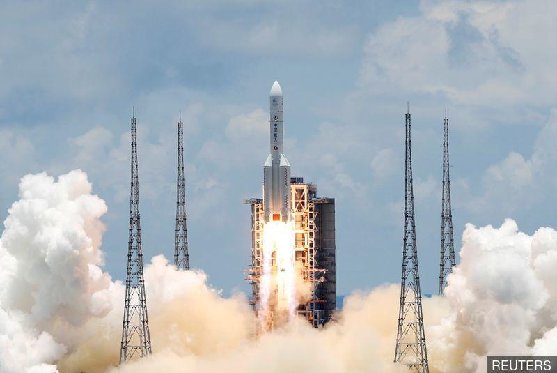 Chinese spacecraft successfully lands on surface of Mars