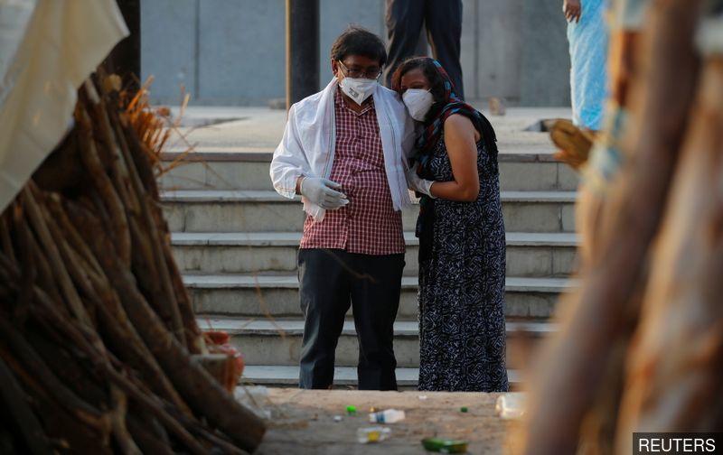 Calls for national lockdown as India Covid cases hold close to record highs