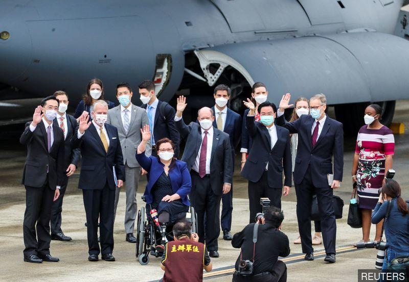 Three US senators arrive in Taiwan, to meet president