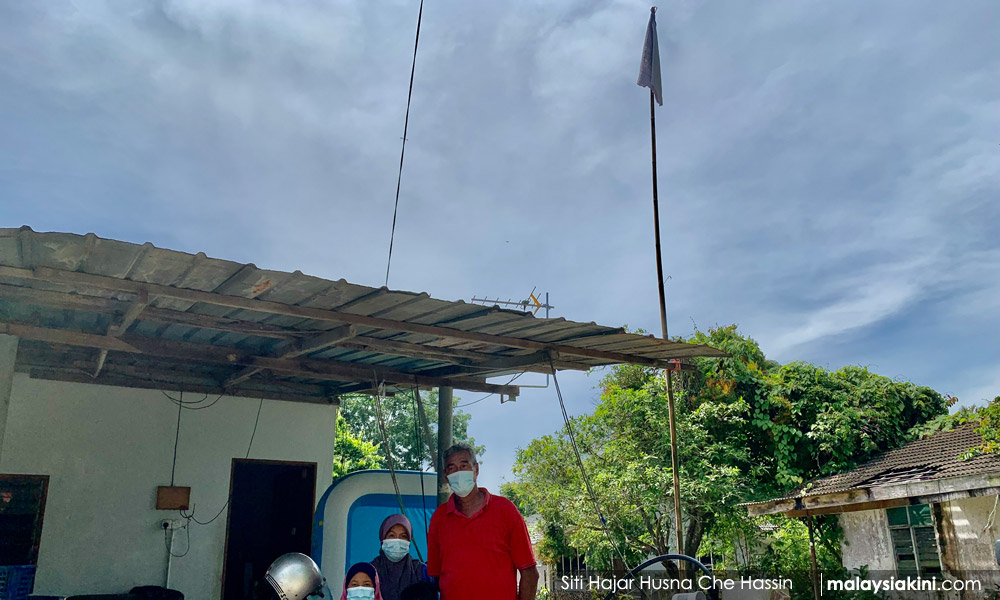 Kenang nasib anak OKU, bapa gantung bendera putih