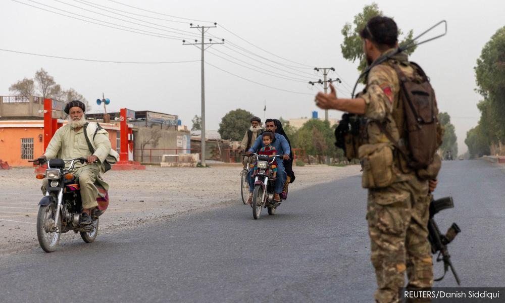 Taliban claims to control key Afghan border crossing with Pakistan