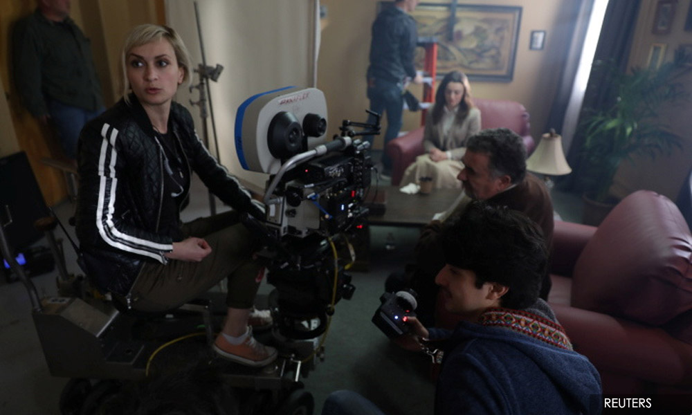 Prop guns spark debate after cinematographer's death on set