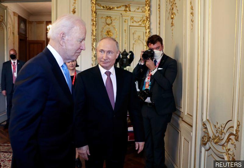 White House calls on Russia to de-escalate tensions with Ukraine
