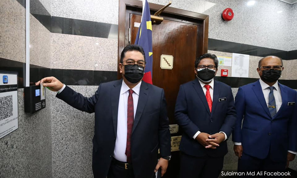 Sulaiman reports for duty as Malacca's 13th Chief Minister