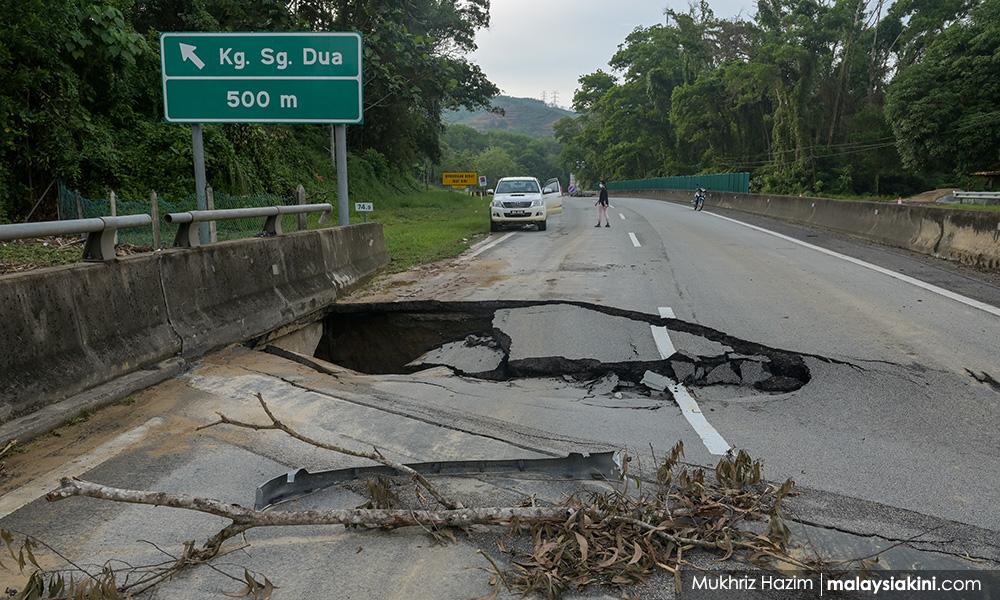 Faced with late help, villagers pull through floods by self-organising