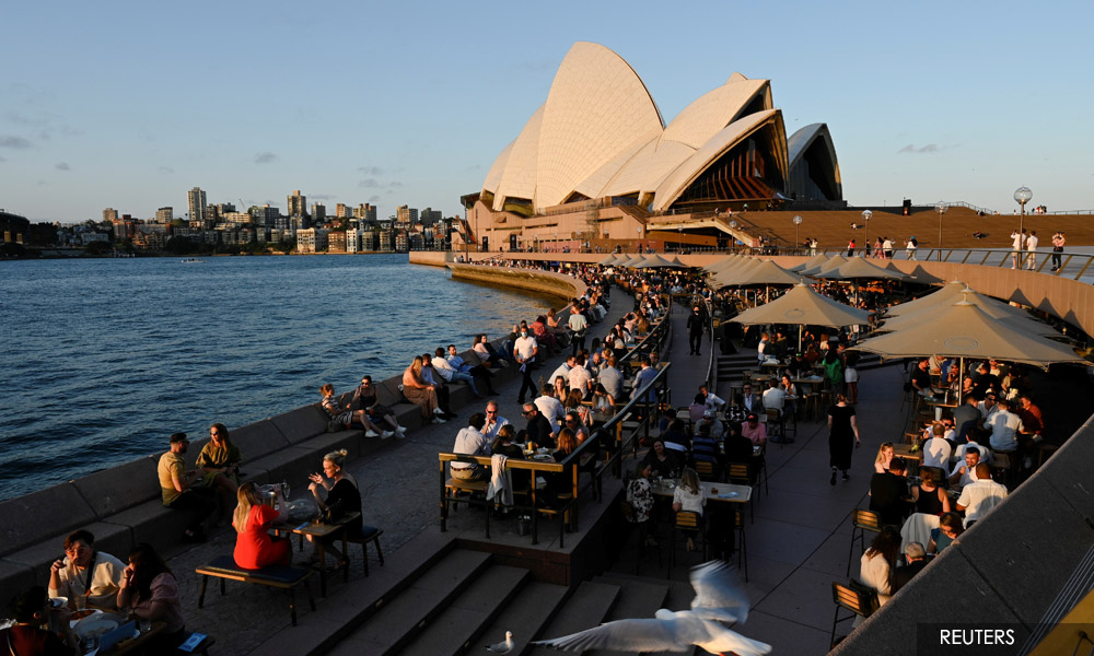 Coronavirus spreads in Australia's pubs, Omicron cases linked to party boat