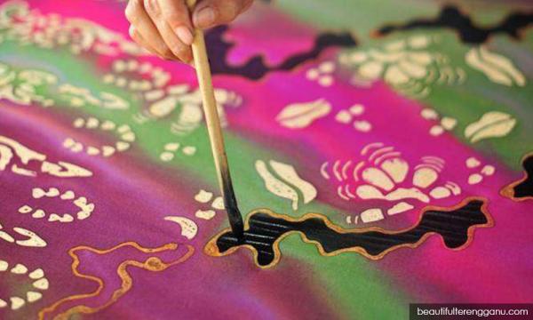 Penjawat awam digalakkan pakai batik setiap hari
