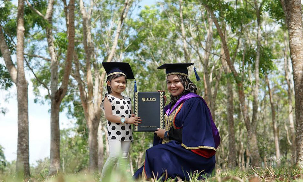 Diuji kesempitan hidup, ibu muda nekad habiskan pengajian