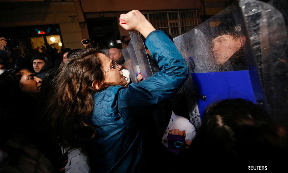 Turkish police clash with crowd gathering to mark Women's Day