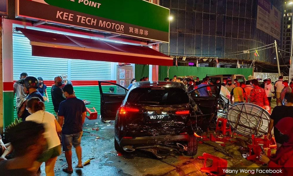 Kereta rempuh restoran, tujuh pelanggan cedera