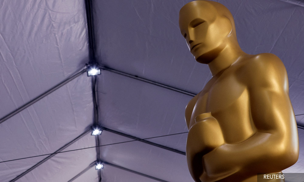 Hollywood stars hit Oscars red carpet with Ukraine on mind