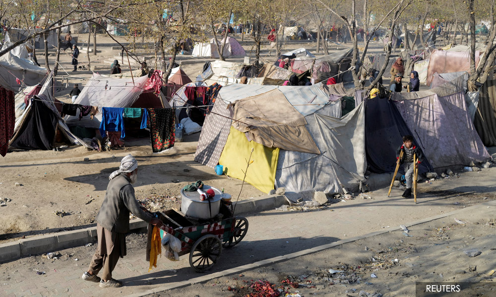 Denying refugees and migrants healthcare violates rights, WHO says
