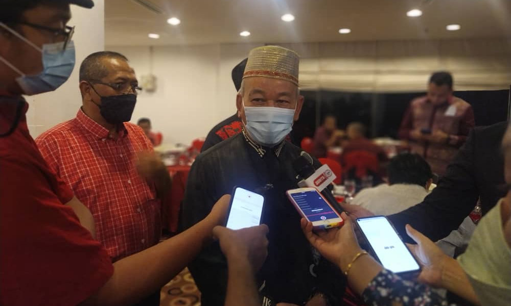 AKSB bertindak tegas pada pekerja berniaga sambilan ketika bertugas