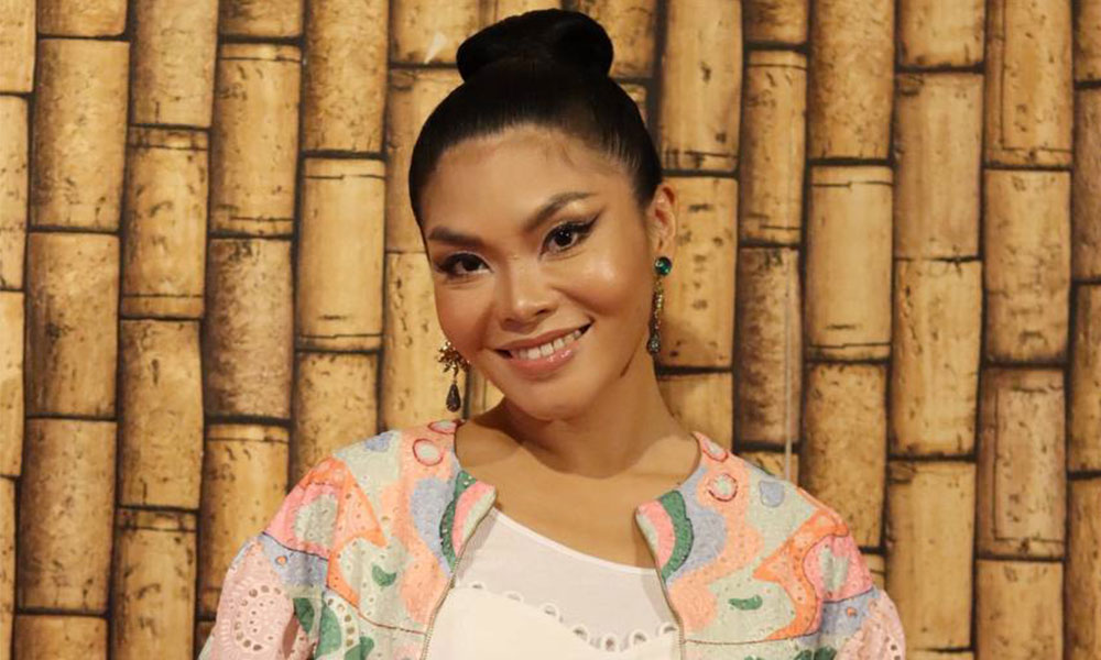 Nikki Palikat bungkus diri sendiri demi bawa lagu Siti Sarah