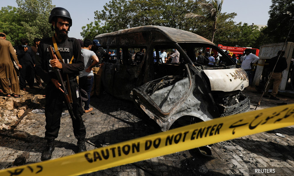 Female suicide bomber kills three Chinese teachers at Karachi university