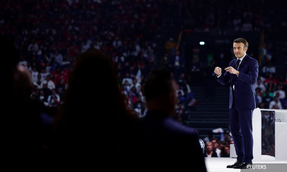 Macron warns against Brexit-like election upset at mass campaign rally