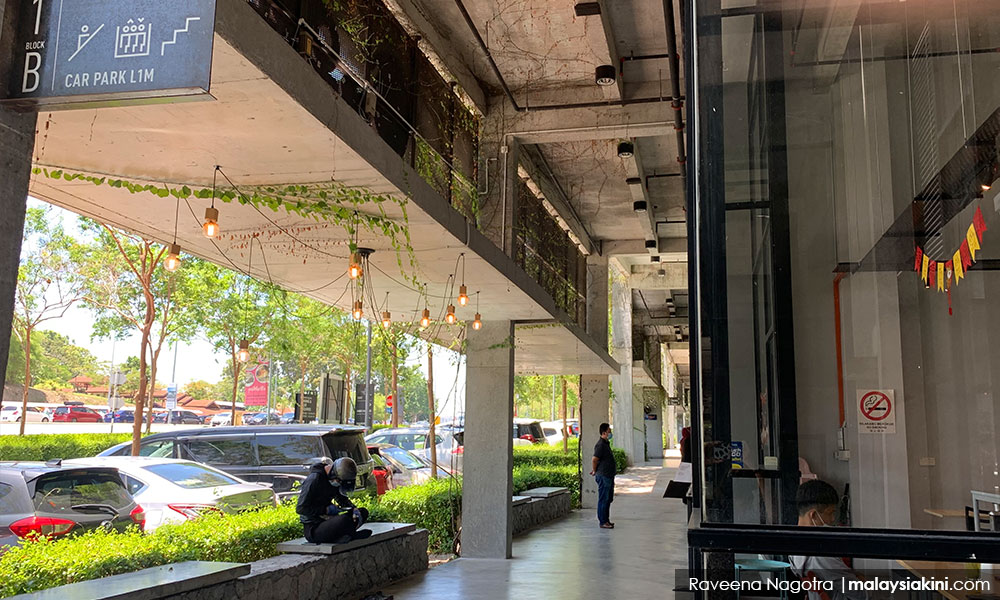 Despite groping incidents, security still lacking in mall's car park
