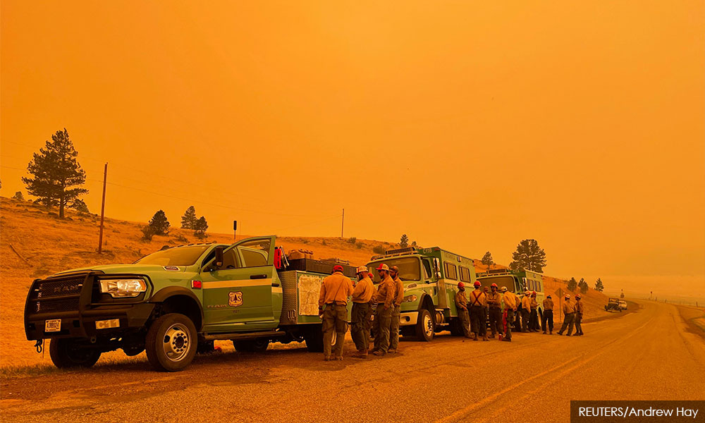 Under orange sky, largest US wildfire menaces New Mexico towns