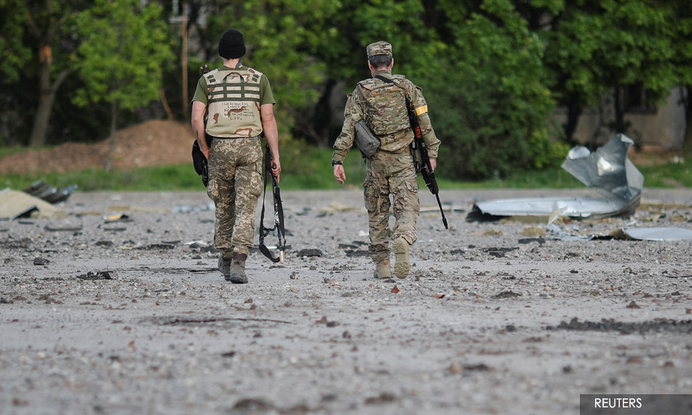 Battle rages for Ukrainian region of Donbas
