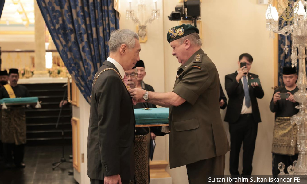 Johor Sultan confers S’pore PM and wife with top state awards