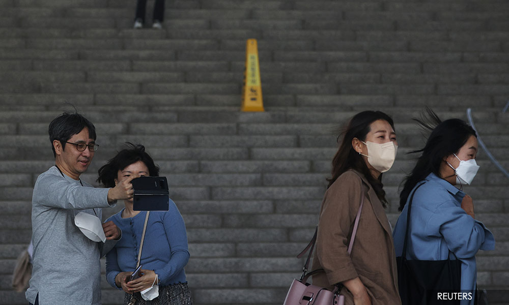 S Korea drops outdoor mask rule but many prefer to keep them on
