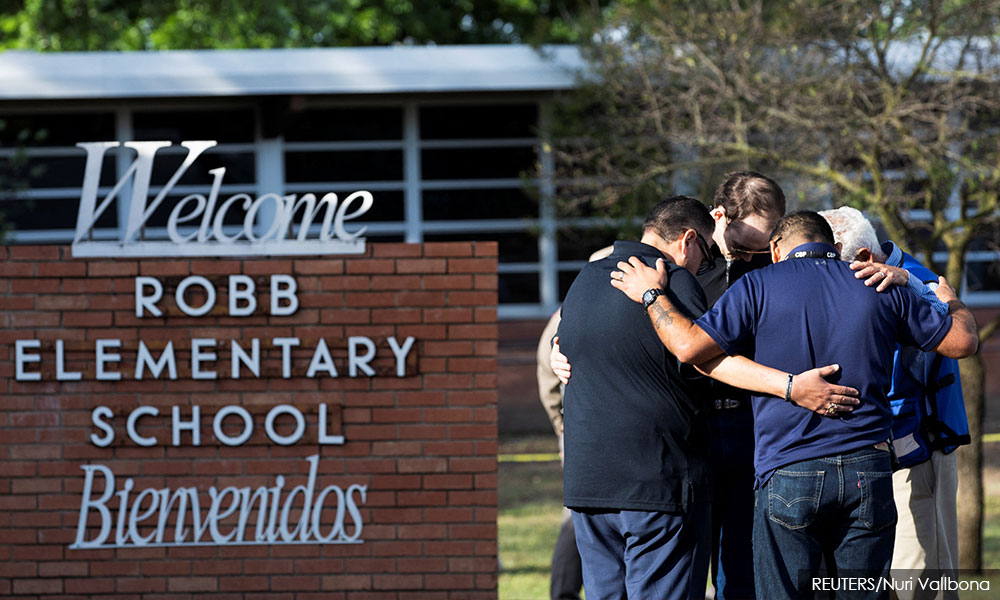 Minutes before school attack, Texas gunman sent online warning