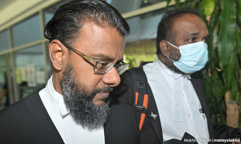 Tolak menolak, kekecohan antara jurugambar dan peguam
