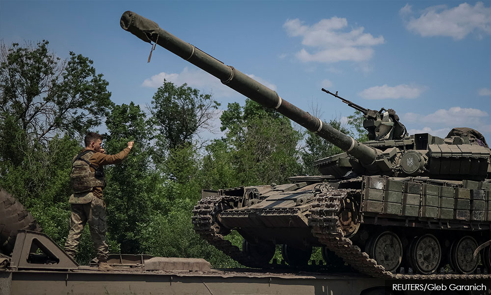 Russia pushes Ukrainian forces to outskirts of key eastern city