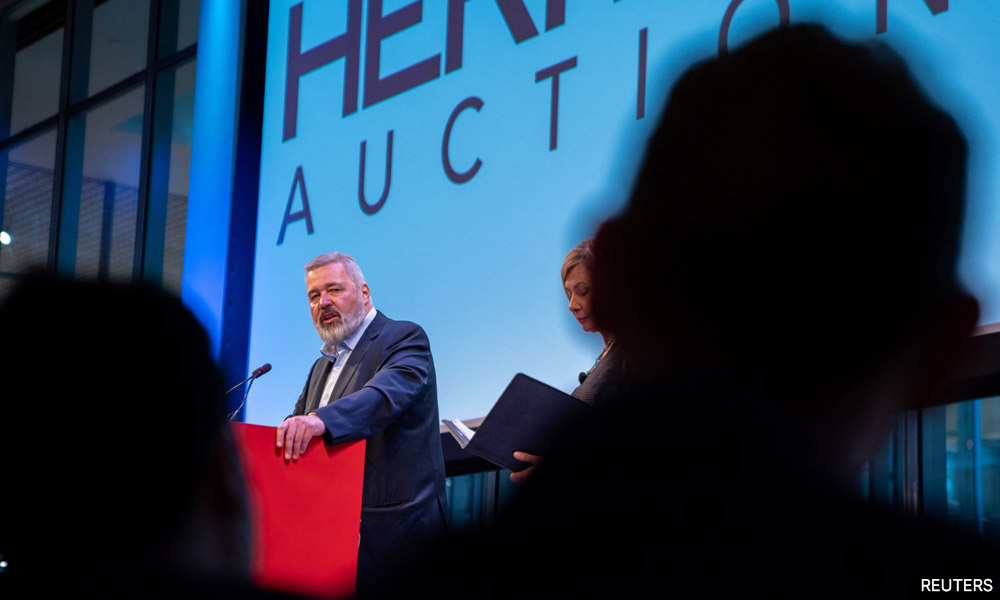 Russian journalist sells Nobel prize, donates money to aid Ukrainian kids