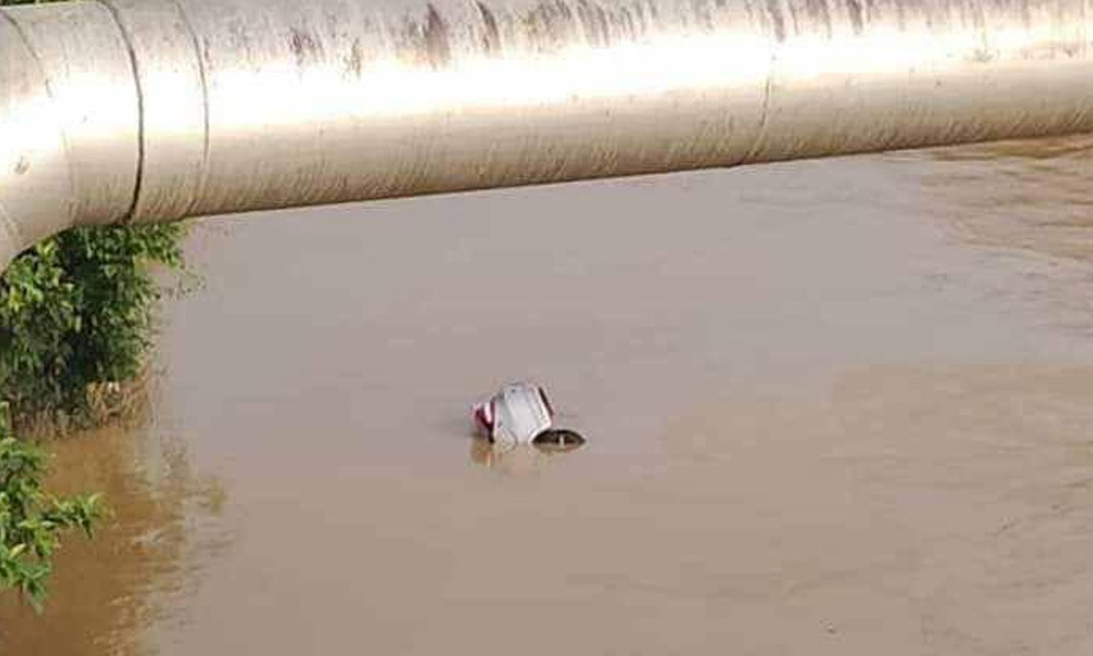 Car plunges in to river: Bodies of woman, two children found