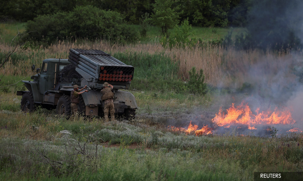 Russia destroys bridge over Ukrainian river, cutting escape route