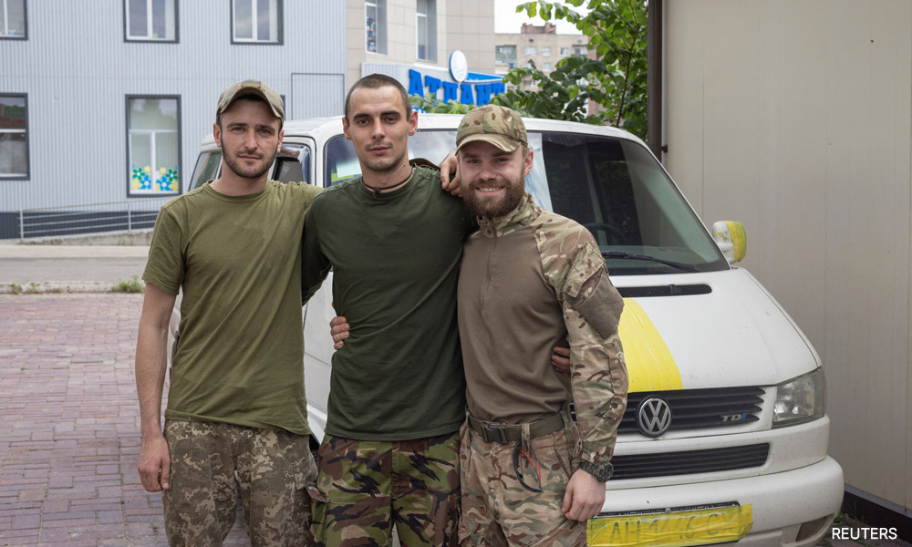 How Ukrainian defenders left Sievierodonetsk in boats under cover of night