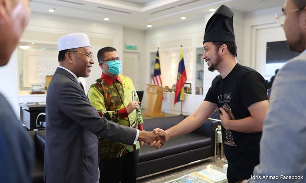 Idris undang pasukan penerbit, pengarah Mat Kilau ke pejabat