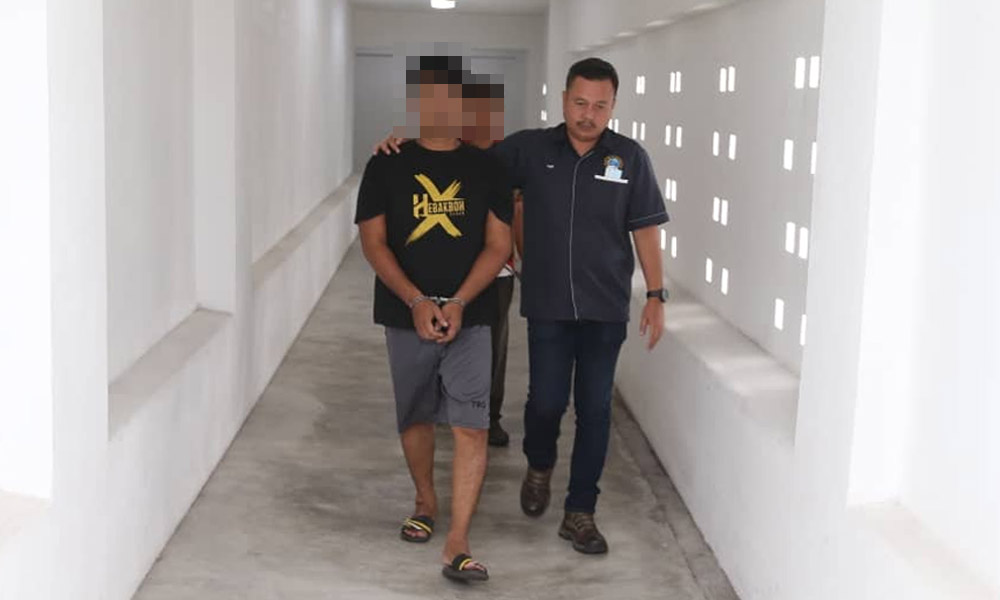 Lelaki mengaku tidak bersalah cuba bunuh rakan sekampung
