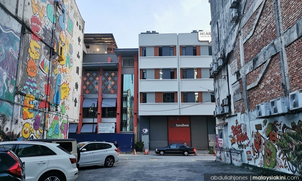 KOLUM | Sibuk mencari wali keramat