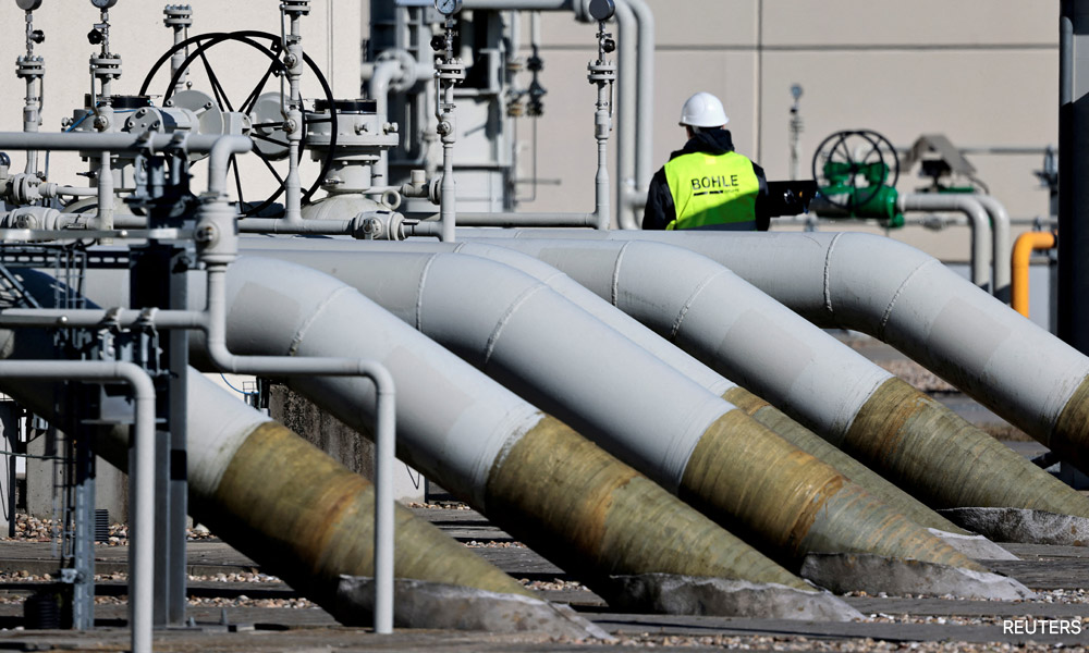 Russia restarts major gas pipeline, expands Ukraine war goals