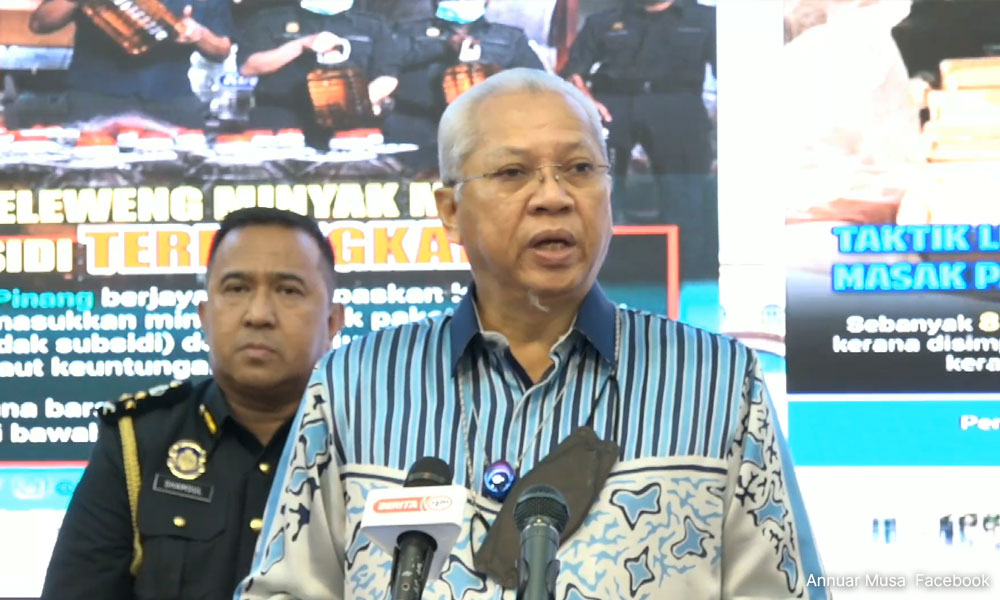 Minister: Palm oil industry agrees to reduce cooking oil prices in stages