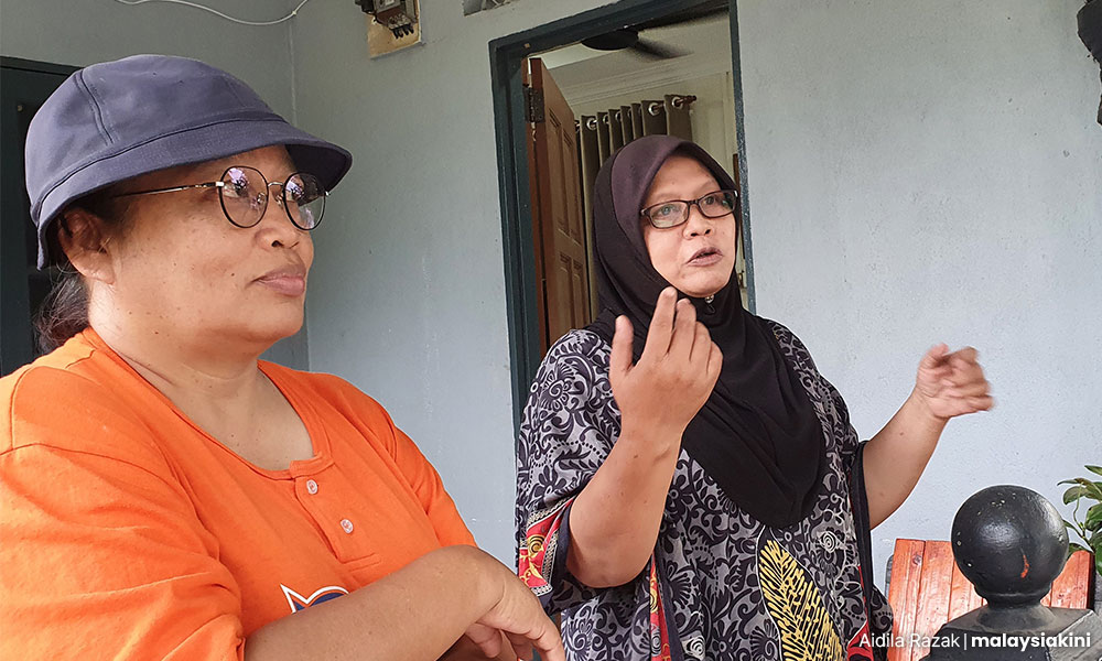 Gambar Musminah Saiman bersama kakaknya, oleh Aidila Razak