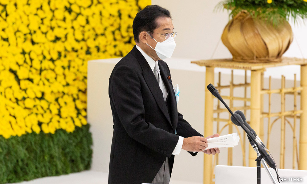 No more wars, Japan PM says as ministers visit controversial shrine